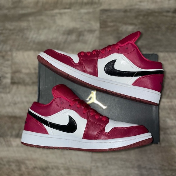 Nike Men’s Air Jordan Retro 1 Low Noble Red White Black 553558-604 Size 10 - Picture 3 of 10